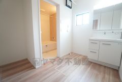 脱衣スペースも広々と確保されていて嬉しいですね＾＾