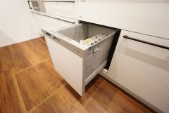 家事の時短につながる食洗機付き。