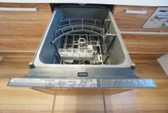 家事の時短につながる食洗機付き。