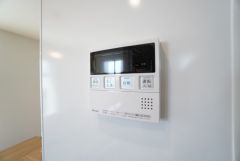 おいだき機能つきなのでお風呂に入る時間が異なるご家庭には嬉しいですね。ボタン一つで快適で便利な生活が＾＾