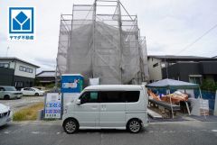 2026年8月撮影。 全2区画の新築戸建です。 歩10分圏：ロピア・白水大池公園・ナフコ・ＭｒＭａｘ・ローソン・ファミマなど。西鉄バス「松ヶ丘団地」停歩6分。大橋駅行き＾＾