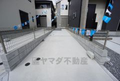 カースペースは縦列2台分。