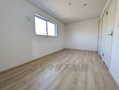 家具を選ばないナチュラルなフローリングとシンプルなクロスです＾＾