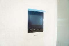 防犯性、セキュリティ対策に安心できるテレビモニター付きインターフォンです。セールスマン対策にもなり安心できます。