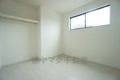 住む人のこだわりを活かす洋室＾＾オープンクローゼット付き。