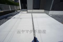 カースペースは2台分確保＾＾並列で駐車できるのでお車を入れ替える必要もありません＾＾