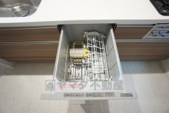 炊事時間を大幅に短縮できる食器洗浄乾燥機付き＾＾食器を洗う手間が減るので家族とのコミュニケーションの時間や自分の時間が増えますね。
