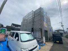 駐車スペースはゆとりある並列2台分を確保。マイカー用に、お客さま用に、余裕を持ってご利用いただけます＾＾