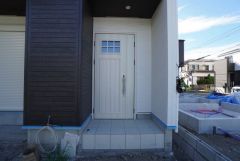 家の顔となる玄関扉がかっこいいと、たくさんの人を招き入れたくなりますね＾＾