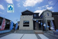 西鉄バス「松ケ丘団地」停まですぐ＾＾（42ｍ歩1分）。大橋駅行き＾＾春日南中学校（歩5分）＾＾業務スーパー塚原台店（車3分/550ｍ）＾＾