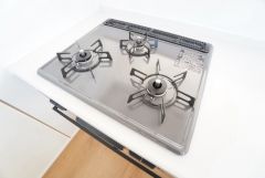 複数の調理を一度に行うことができる3口コンロ。効率よくお料理が出来ます。毎日のお料理も楽しくなりますね＾＾