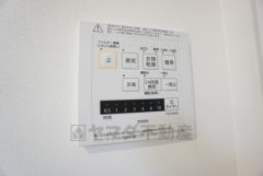 浴室暖房乾燥機には、暖房、乾燥、涼風、換気の4つの機能が付いています。タイマー付きです。換気・雨の日の洗濯も安心です＾＾
