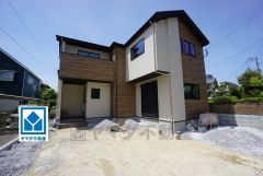 小中学校徒歩すぐ＾＾花畑小学校（歩6分）、柏原中学校（歩3分）＾＾西鉄バス「屋形原」停まで徒歩3分＾＾大橋・天神方面行き＾＾快速も停車。閑静な住宅地です＾＾