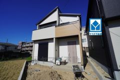 左側：1号棟。快適でゆとりのある生活空間で新生活を始めませんか＾＾お問い合わせお待ちしております＾＾