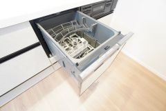 炊事時間を大幅に短縮できる食器洗浄乾燥機付き＾＾食器を洗う手間が減るので家族とのコミュニケーションの時間や自分の時間が増えますね。