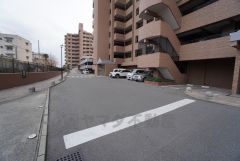 敷地内駐車場有。空き状況はお問い合わせ下さい。