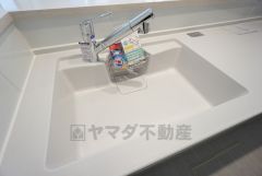 色も形もキレイなシンクは、広さも確保しているので、大きめの鍋も簡単に洗えます＾＾