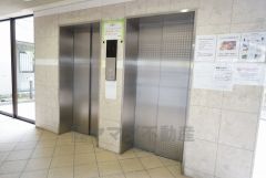 1階エレベーターホール。