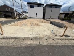 駐車スペースはゆとりある2台分を確保。マイカー用に、お客さま用に、余裕を持ってご利用いただけます。
