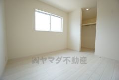 5.14帖。住む人のこだわりを活かす洋室＾＾ウォークインクローゼットもあり荷物もすっきり片付けられ、ゆとりのある暮らしが出来ます＾＾