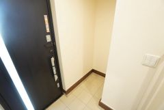お子様用の遊び道具やアウトドア用品などの荷物まで収納できるスペース付き。