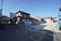 前面道路は西側約4.9ｍ公道に面しています＾＾