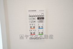 浴室暖房乾燥機には、暖房、乾燥、涼風、換気の4つの機能が付いています。タイマー付きです。換気・雨の日の洗濯も安心です＾＾