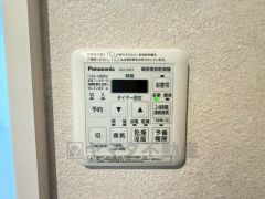 浴室暖房乾燥機には、暖房、乾燥、涼風、換気の4つの機能が付いています。タイマー付きです。換気・雨の日の洗濯も安心です＾＾