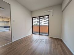 リビング横の洋室＾＾クローゼット付きで収納も便利です＾＾