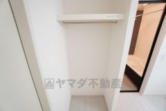 雑然とした洗面室がすっきり片付けやすくなりますし、パジャマや下着を個室に取りに行くという手間も省けます。