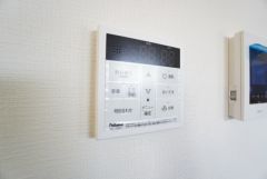 おいだき機能つきなのでお風呂に入る時間が異なるご家庭には嬉しいですね。ボタン一つで快適で便利な生活が＾＾