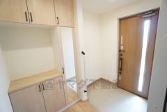 ご家族の靴をスッキリと片付けられるシューズボックス付きの玄関です＾＾スッキリと片付いた玄関は気持ちがいいです。