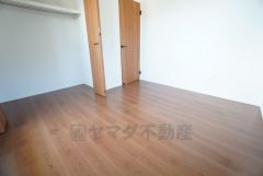 家具を選ばないナチュラルなフローリングとシンプルなクロスです＾＾