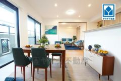 横長リビングは、リビングとダイニングの空間をわけて使うことができ、明るく開放感があるため長時間リビングで過ごしたい人におすすめです。家具はCGによるものになります。