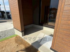 駐輪場などに活用できるこちらのスペースは屋根ありで雨をしのげます＾＾