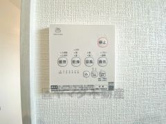 浴室暖房乾燥機には、暖房、乾燥、涼風、換気の4つの機能が付いています。タイマー付きです。換気・雨の日の洗濯も安心です＾＾