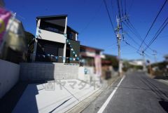 前面道路は南東側約5.8ｍの公道に面しています＾＾前面道路幅が広いので駐車も楽々できそうです＾＾