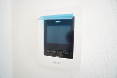 防犯性、セキュリティ対策に安心できるテレビモニター付きインターフォンです。セールスマン対策にもなり安心できます。