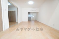 窓から光が差し込む明るいダイニングです＾＾