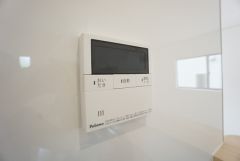 キッチン横からボタンひとつで操作が楽々。