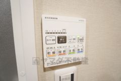 浴室暖房乾燥機には、暖房、乾燥、涼風、換気の4つの機能が付いています。タイマー付きです。換気・雨の日の洗濯も安心です＾＾