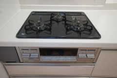 3口コンロなので、効率よく調理ができます。毎日のお料理が楽しくなりますね。