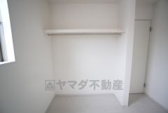 オープンクローゼット付きなので、すっきりと整理整頓でき気持ちよく過ごせますね＾＾