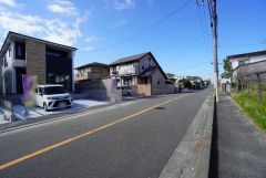 前面道路は東側約9ｍの公道に面しています＾＾