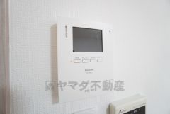 防犯はもちろん、セールスマン対策にもなるモニター付きインターホンです。お子さん1人での留守番時にも活躍しそうです。