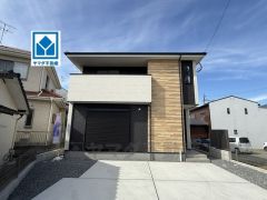 都心へのアクセス良好。スーパーやコンビニなども近く周辺環境充実。 快適でゆとりのある生活空間で新生活を始めましょう^^