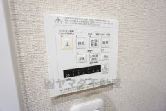 浴室暖房乾燥機には、暖房、乾燥、涼風、換気の4つの機能が付いています。タイマー付きです。換気・雨の日の洗濯も安心です＾＾