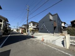 前面道路は南西側約6ｍの私道に面しています。