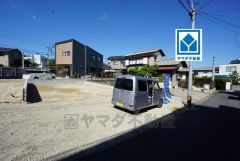 西鉄バス「皿山一丁目」歩2分＾＾天神＆博多駅へのアクセス良好＾＾歩9分圏にサニー、コンビニ2種、ドラッグ新生堂、保育園、病院、郵便局など周辺環境充実＾＾