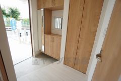 たっぷり収納できるシューズボックスです。
